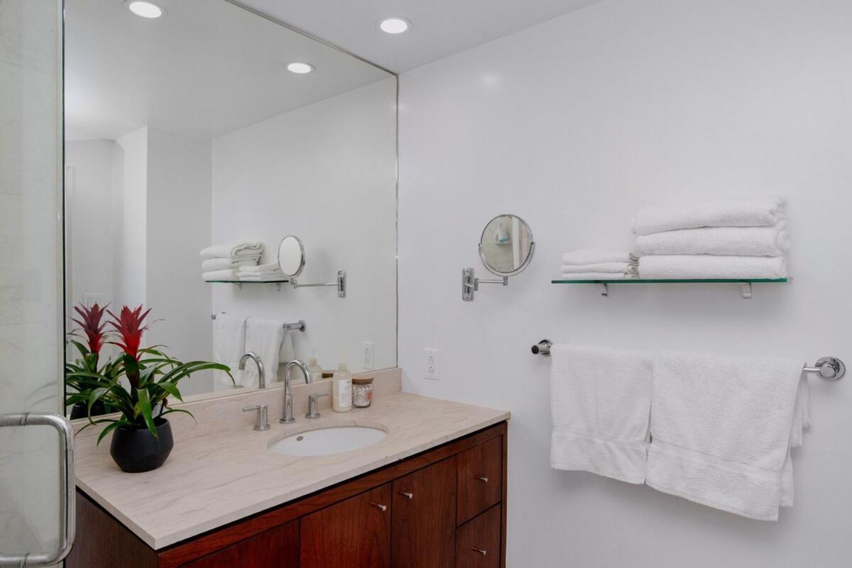 On Sunset Blvd - 5 Star Retreat * Los Angeles